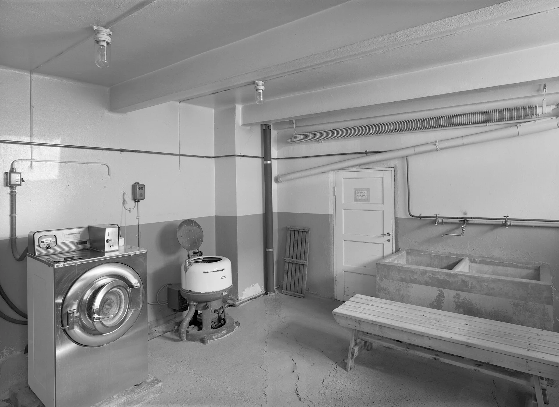 Finnish laundry room from the year 1990, containing a coin-operated washing machine (an Electrolux Wascator Wascomat 71 ), a spin dryer (a Senkingwerk Hildesheim), and a double wash tub. Where laundromat demand is heading in 2027